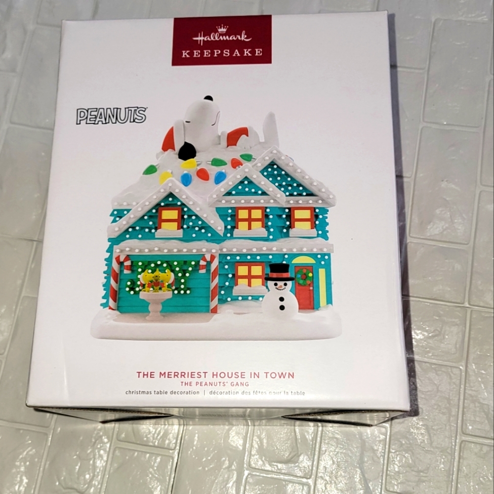 Hallmark Keepsake 2022 Peanuts The Merriest House In Town Snoopy Light Sound NEW